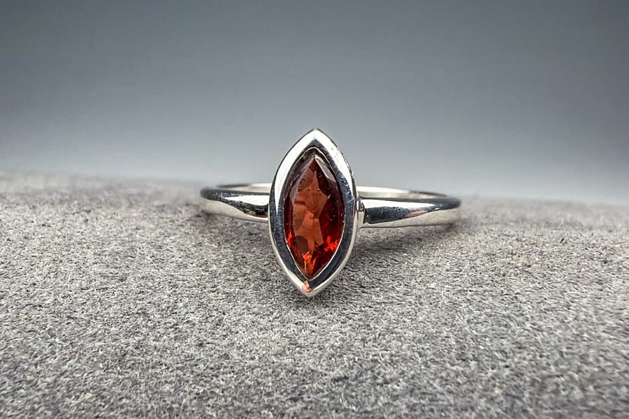 Silberring mit Granat